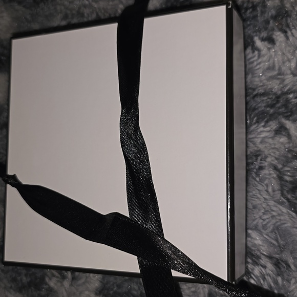 New Gold Choker Necklace - Picture 3 of 4